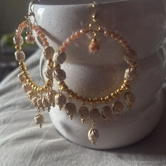 Gold plated Beige and Gold Palm Beaded Hoop handmade Artesanal Earrings - Picture 3 of 5
